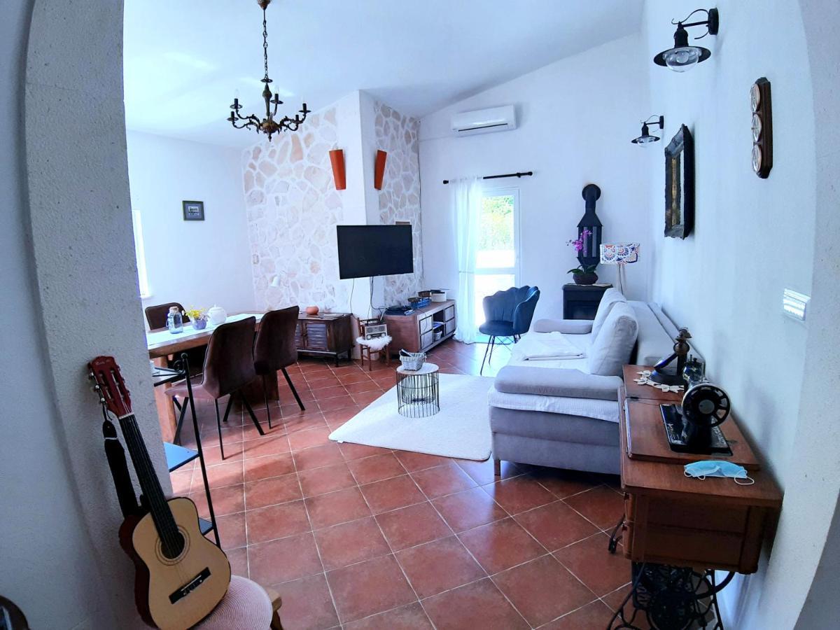 Ljubitovica Relaxing Dalmatian House In Village מראה חיצוני תמונה